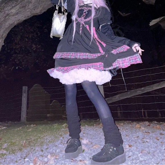 Diamond Honey black and pink plaid baby doll Lolita dress heart lace up details - Picture 6 of 6